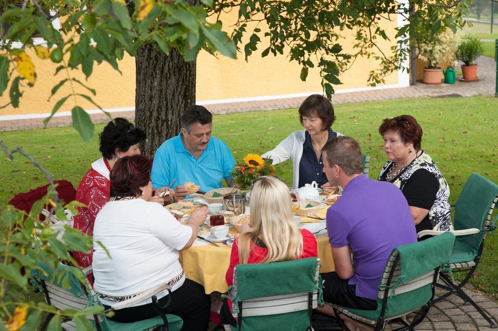 Hôtel Weingut Rebenhof Moarhauser à Ratsch an der Weinstraße Extérieur photo